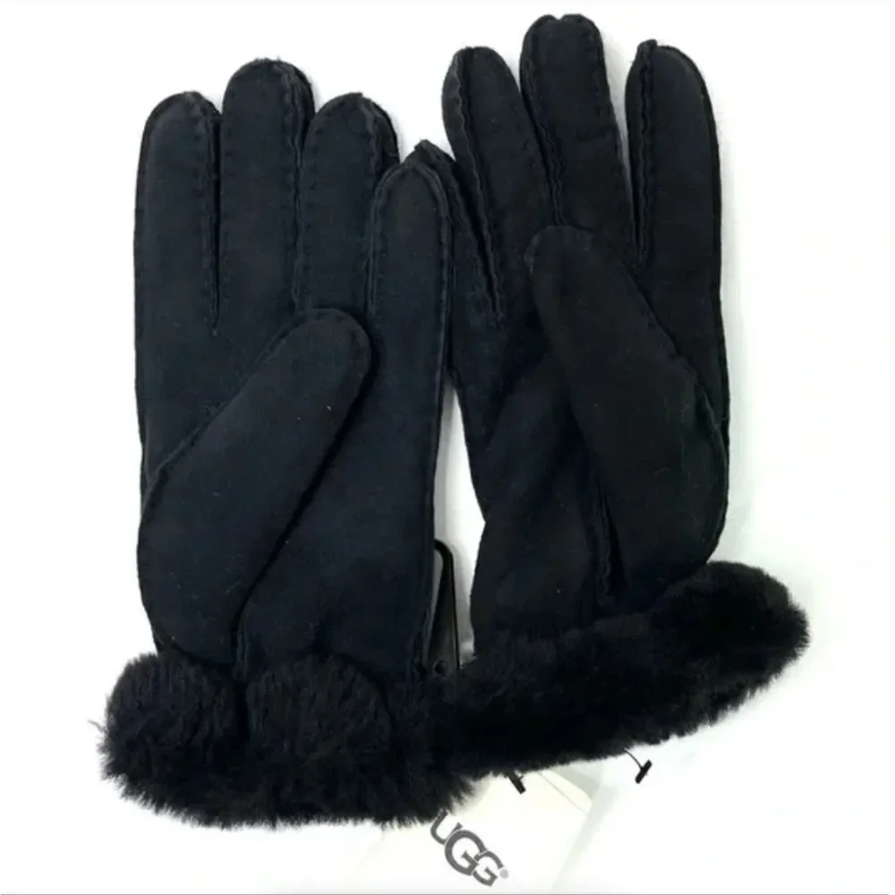 UGG Classic Perforated Genuine Dyed Shearling Gloves Black NEW w tag Size Small